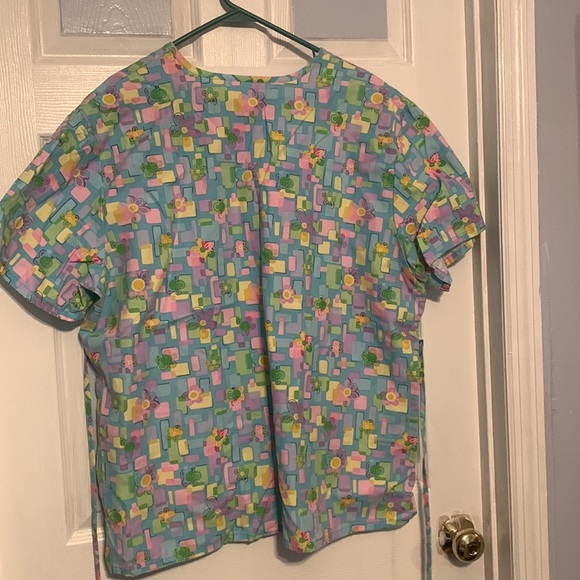 Uniform Scrub Top - Picture 3 of 4